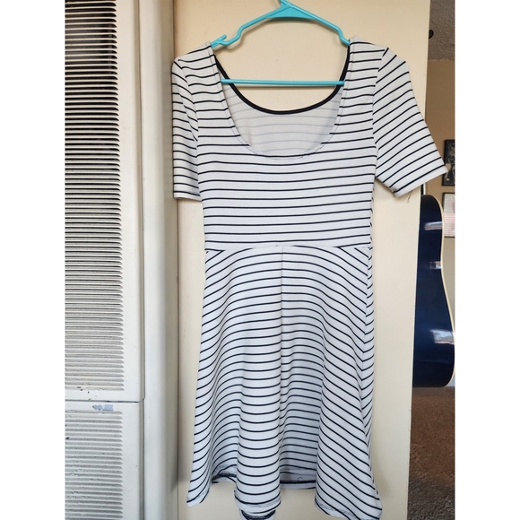 Speechless White Dress w/ Black Stripes - Small - Picture 5 of 8